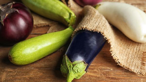 茄子用水煮了是什么顏色