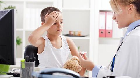 婴儿捂热综合征的病因是什么