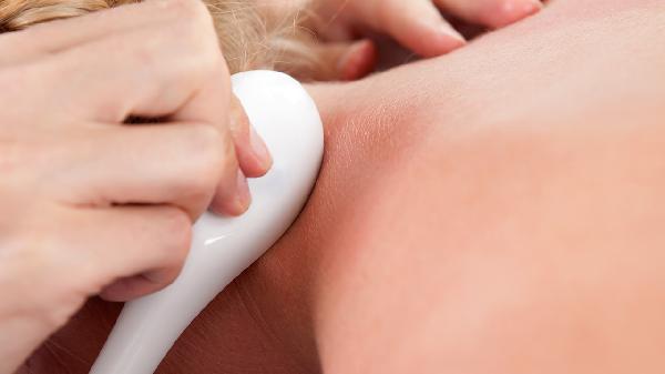 刮痧和拔罐哪個(gè)更能減肥 刮痧和拔罐哪種好