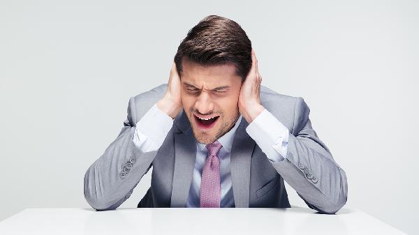 有狂躁癥的人是什么原因