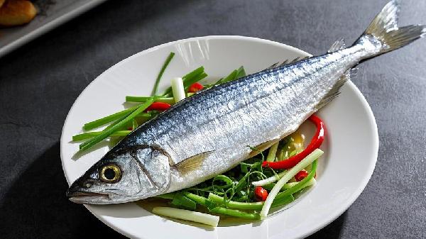 煎魚(yú)用鐵鍋還是鋁鍋