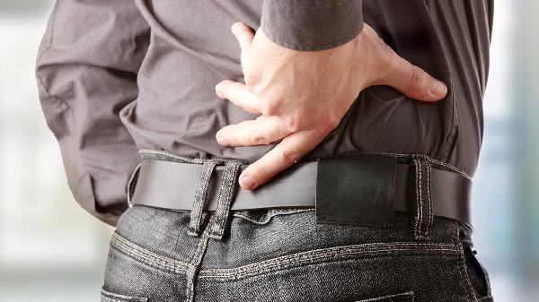 彎腰就像電擊了一下然后腰疼