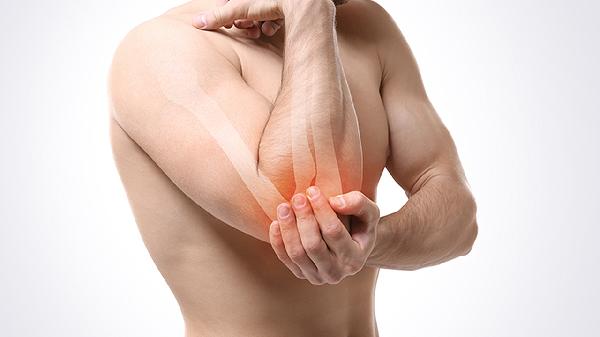 胳膊肘外側有個(gè)硬疙瘩