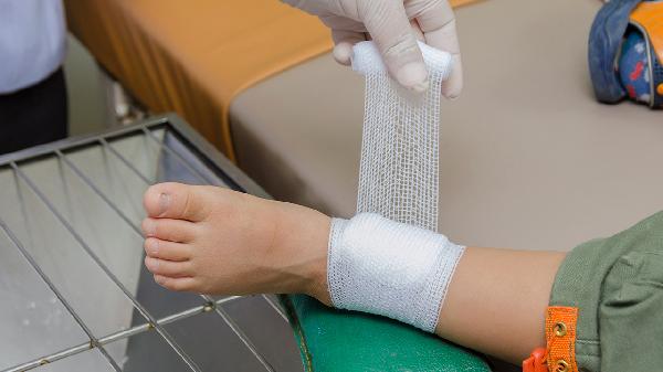 腳踝骨折后負重膝蓋痛怎么回事，怎么辦