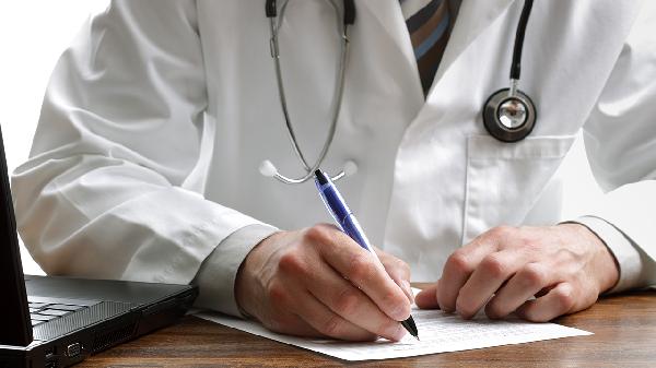 尿蛋白2+阴性严重吗