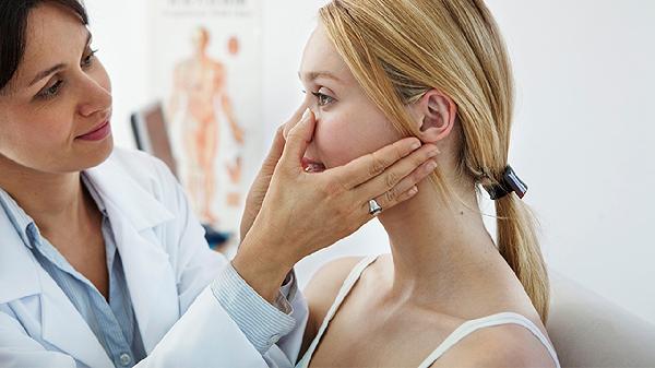 為什么有的人臉上容易長(cháng)斑點(diǎn)