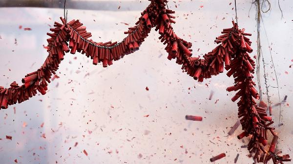 鞭炮炸伤眼如何急救