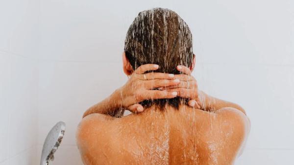 如何巧用洗澡趕走小病