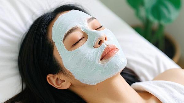 敏感肌肉女孩如何改變季節(jié)制作補水面膜