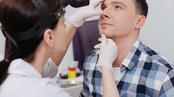 如何安全戴隱形眼鏡