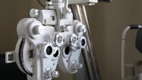 近視眼是戴凹鏡還是戴凸鏡