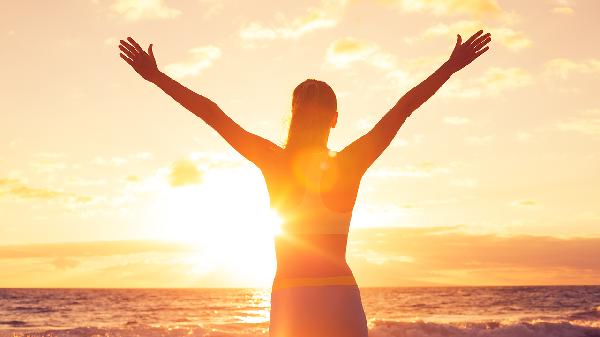 再這樣曬，骨就廢了！醫(yī)生：曬太陽(yáng)時(shí)不注意4點(diǎn)，是在給骨挖坑