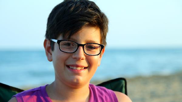 三岁的婴儿突然眼屎变黄了