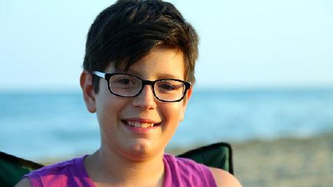 三歲的嬰兒突然眼屎變黃了