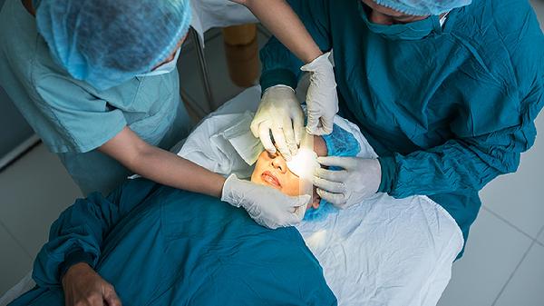 注射去除眼睛細(xì)紋的三個特點