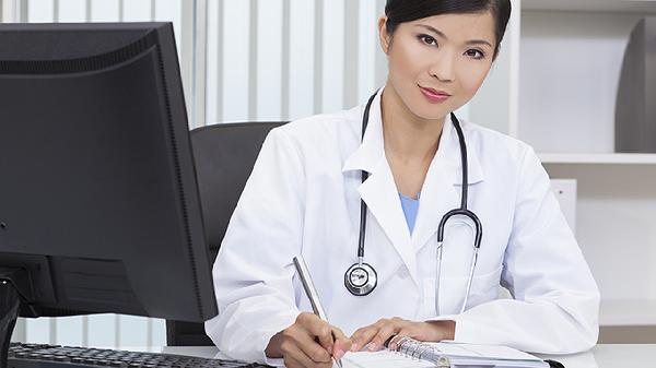 浮腫or出油女性的5種臉表示睡眠不足