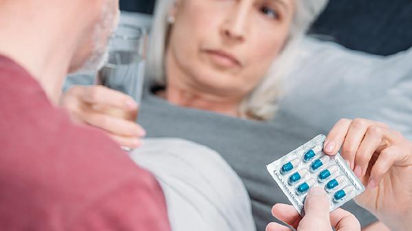 头孢克肟胶囊可以和感冒清热颗粒一起服用吗