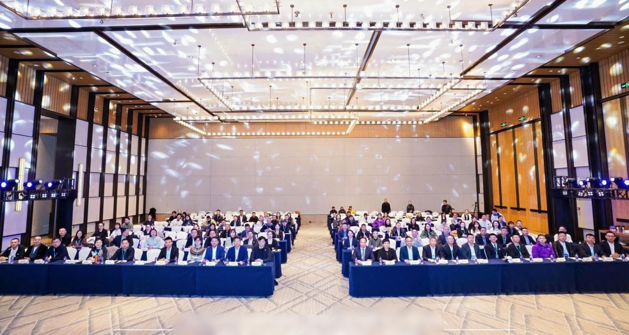 雙蟻藥業(yè)與白云山等知名品牌同臺領(lǐng)獎，共鑒行業(yè)榮耀時刻！