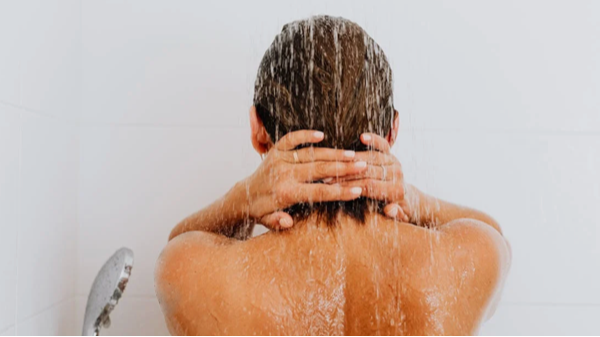洗澡可能影響壽命！醫生再三提醒：50歲后，牢記洗澡“4不要”
