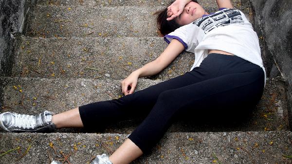 睡不著(zhù)心跳加速心慌會(huì )不會(huì )猝死