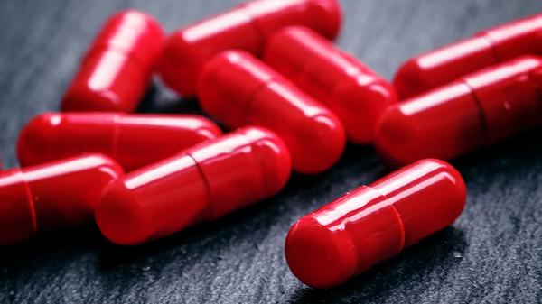 布洛芬緩釋膠囊可以和阿莫西林一起吃嗎