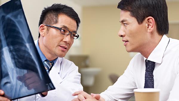 一动就心慌是肺心病吗