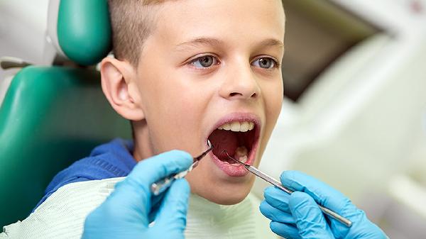 老塞牙缝有办法解决吗