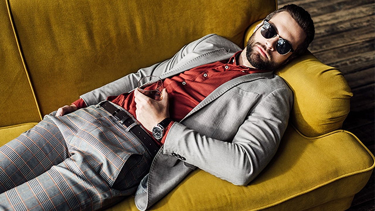 “飯后就午休”是錯的？醫生提醒：過(guò)了55歲后，午睡牢記“3點(diǎn)”