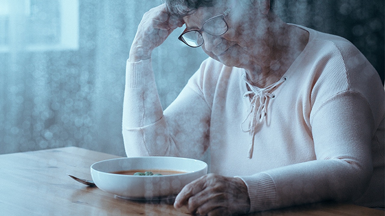 44歲男子確診腸癌，抱頭痛哭坦言：背部早有“提醒”，是我忽視了